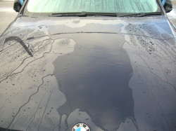 ガラスコーティング（W-SHIELD）が施工されたＢＭＷ、洗車前の撥水性能