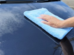 ムートンクロスは洗車だけでなくコーティング・ワックス後の仕上げ拭きや艶出し、ボディのホコリ取りなど様々なカーケアに最適です