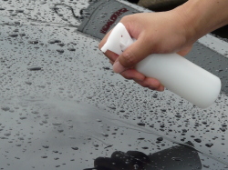 ガラスコーティング‐ハイブリッドナノガラス/ゼウスβを車のボディーに直接吹き付けて使用