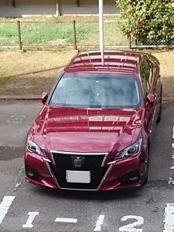 トヨタ クラウンに濡れたボディにコーティング/撥水性能に優れたラスターベールを施工した評判・人気・評価・おすすめ・レビュー・口コミ