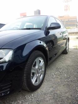 ガラスコーティングのハイブリッドナノガラスゼウス施工のAUDI　A3－1.4T　濃紺