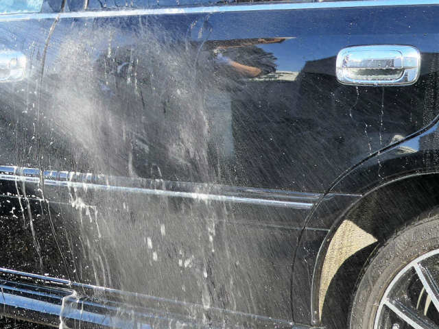 中性クリアシャンプーは洗浄力を高めつつ不要な泡立ちを抑えているので、泡切れ抜群の洗い上がり