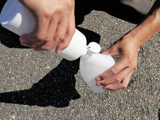 水なし洗車・コーティングができるマジックベールは10倍～40倍に希釈して使うのでコストパフォーマンスに非常に優れます