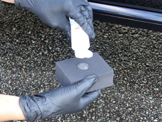 コーティング施工やボディクリーナーの施工などあらゆるカーケアに最適なカーケア用汎用スポンジは、適度な吸水性で液剤を無駄なく施工