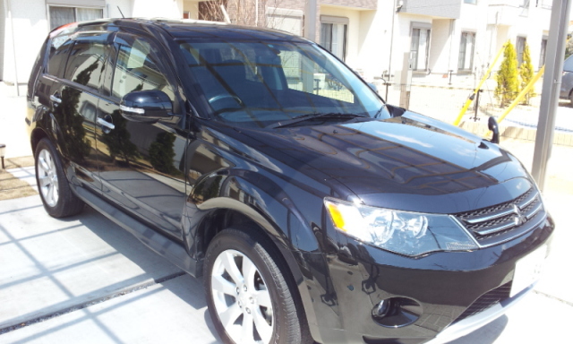 ガラスコーティングのハイブリッドナノガラスゼウスを施工された三菱 アウトランダー