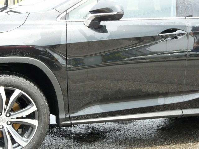 マイクロファイバーセームで拭き上げた箇所はほぼ完全に水滴を拭き切ってしまうのでよくある拭き上げ後の水の垂れもありません