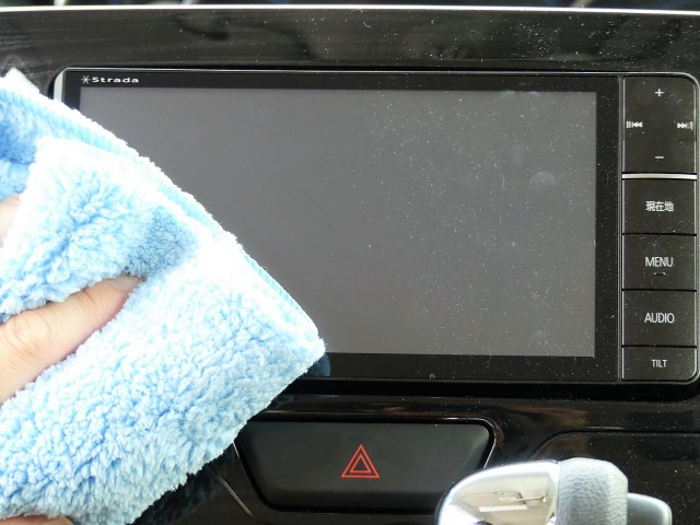 ハイブリッドナノガラスの新しいムートンクロスは抜け毛・毛羽落ちしにくいので車内の掃除やナビ・ディスプレーなどのホコリ取りにも最適