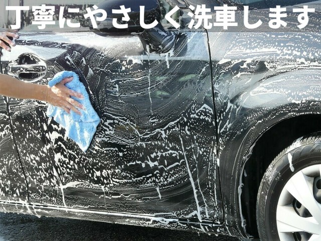 ムートンクロスでの手洗い洗車は、ボディに残った鉄粉や汚れをやさしく確実に落とします