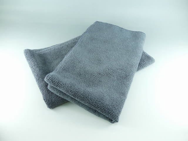 上質なマイクロファイバーをふんだんに使用した高級クロスが登場！この上ない柔らかさでキズを防ぎ細かい特殊繊維が汚れや水滴を逃さない