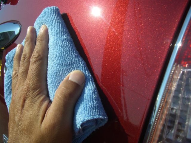 新型ガラス系コーティングluster veil(ラスターベール)のコーティング塗布後乾いたマイクロファィバークロスで仕上げ拭きして完成です