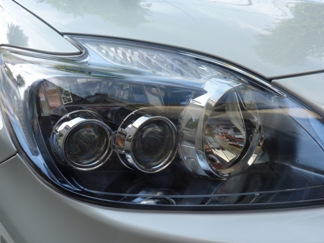 トヨタプリウスαのヘッドライトに硬化ガラスコーティング『Ｄ・アーマー』を保護膜として施工したコーティング評価・効果・レビュー・口コミ