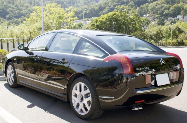 ガラスコーティングのハイブリッドナノガラスのゼウスを施工したシトロエン