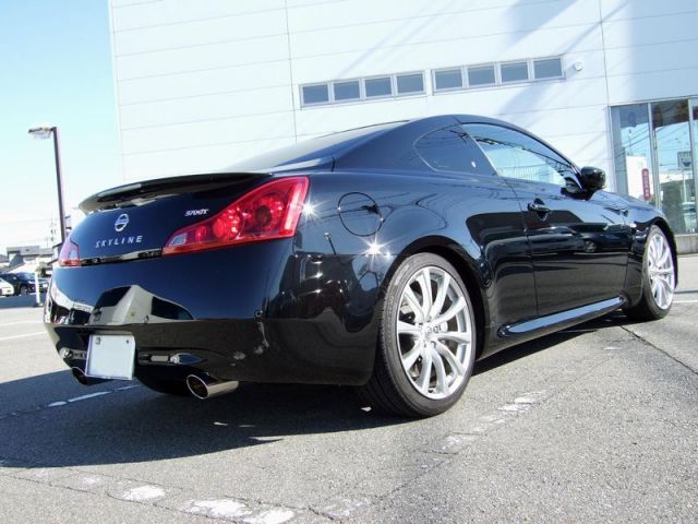 ガラスコーティングのハイブリッドナノガラスゼウスを施工したスカイラインクーペ