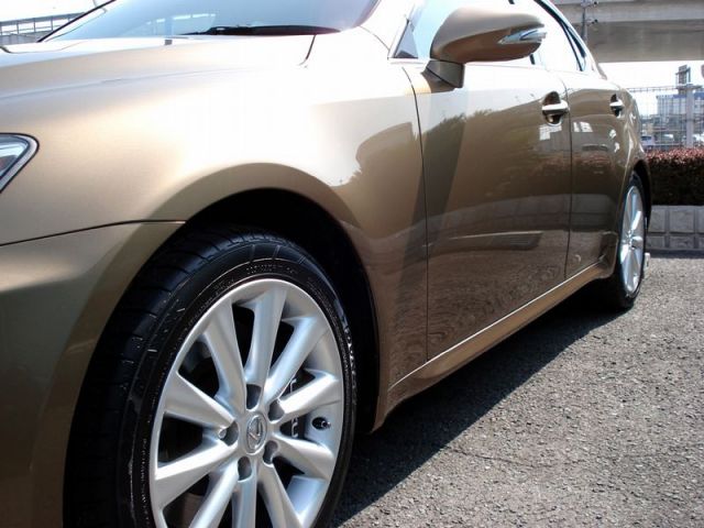 ハイブリッドナノガラスのタイヤコーティング〔エクストラ〕を施工されたレクサス　IS350