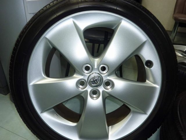 ガラスコーティングのハイブリッドナノガラス-ホイールコーティングを施工したタイヤ