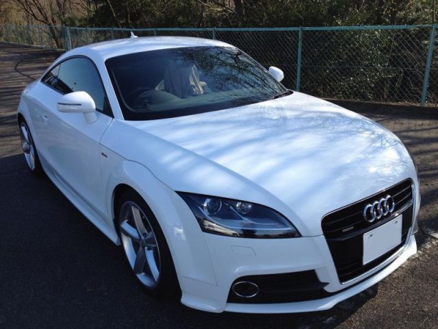 ガラス系コーティング全般に対応したメンテナンス剤コーティングコンディショナーを施工したアウディ TT