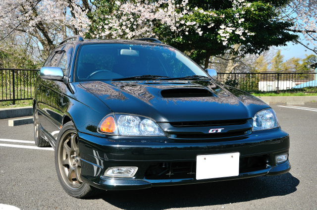 ガラスコーティングのハイブリッドナノガラスゼウスを施工されたトヨタ カルディナGT-T