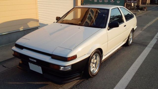 高濃度ポリマー系ガラスコーティング『ファイングロス』とコンディショナーをブレンド施工したトヨタ　ＡＥ８６