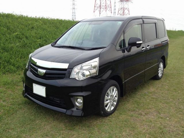 ガラスコーティングのハイブリッドナノガラスイージスを施工したトヨタ ノア