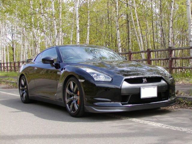 高濃度ポリマー系ガラスコーティング『ファイングロス』とコンディショナーをブレンド施工した日産 GT-R