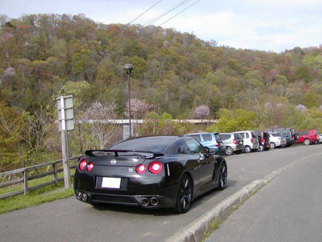 高濃度ポリマー系ガラスコーティング『ファイングロス』とコンディショナーをブレンド施工した日産 GT-R