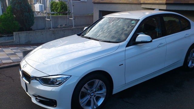 ガラスコーティングのハイブリッドナノガラスゼウスを施工されたBMW　320i　sports