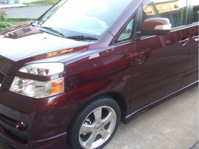 トヨタ・VOXYのコーティング評価・口コミ。ハイブリッドナノガラスのガラスリフレッシャー・スーパービュークリアを使用。 
