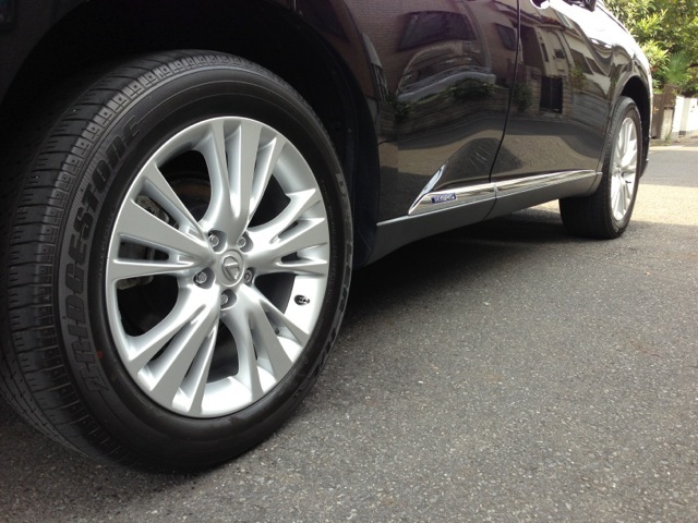 レクサス・RX450hのコーティング評価・口コミ。ハイブリッドナノガラスのタイヤコーティングエクストラを使用。 
