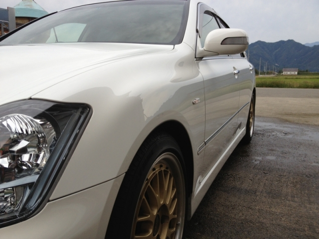 トヨタ・クラウンアスリートのコーティング評価・口コミ。ゼウス、ファイングロス、スーパークリンシャンプー、コーティングコンディショナーを使用。  
