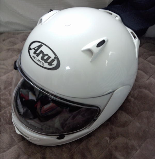 アライの白いヘルメットにハイブリッドナノガラス福袋2014（新型ガラスコーティングHG-14010）を施工したコーティング評価・レビュー・口コミ