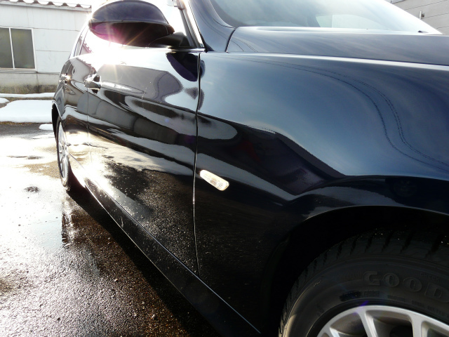 クロスで拭き上げると、驚きの輝きと艶がよみがえってきます