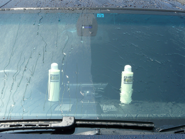 フロントガラスのガラス撥水コーティングの有無で、運転時の視界にはこんなにも差が出ます