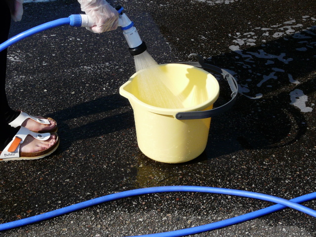 車のガラスコーティング  ハイブリッドナノガラス コーティング前処理 スパークリンシャンプー