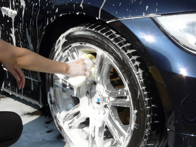 車のガラスコーティング  ハイブリッドナノガラス コーティング前処理 鉄粉除去