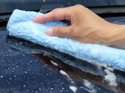 ソフトで高密度のマイクロファイバー繊維の間にシャンプー液と泡をたっぷりと含ませてボディを洗うため洗車キズを防いで洗い上げます