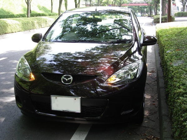 ガラスコーティング施工例　　マツダ　デミオ　ラディアント・エボニー・マイカ