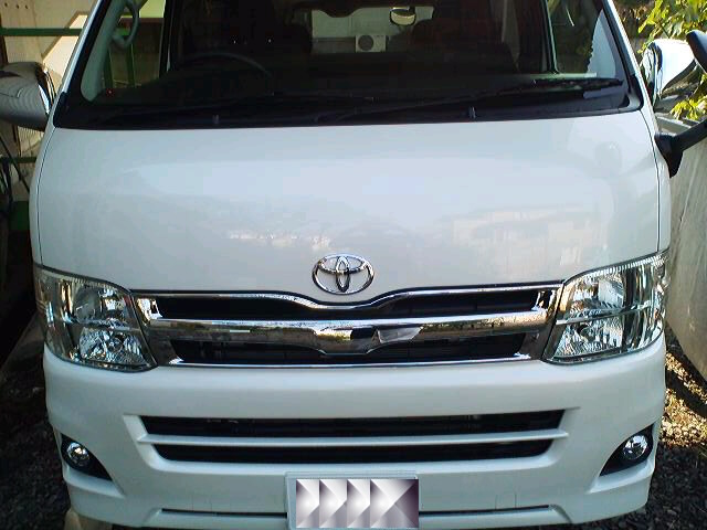 ガスコーティングのハイブリッドナノガラスのゼウスを施工したハイエース