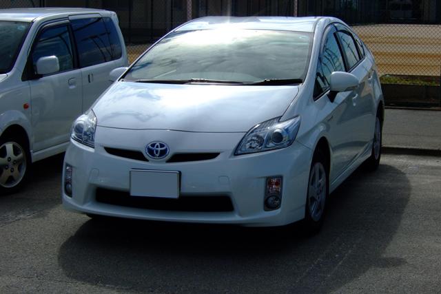 ガスコーティングのハイブリッドナノガラスのゼウスを施工したトヨタプリウス