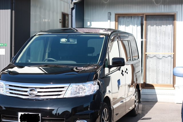 ガラスコーティング施工例　日産　セレナ　ブラック