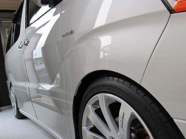 ガラスコーティングのハイブリッドナノガラスのゼウスを施工した車