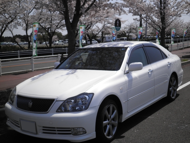 ガラスコーティングのハイブリッドナノガラスゼウスを施工したトヨタ クラウン