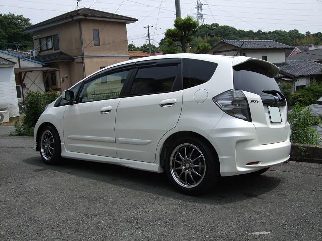 ガラスコーティングのハイブリッドナノガラスゼウスを施工したホンダフィット