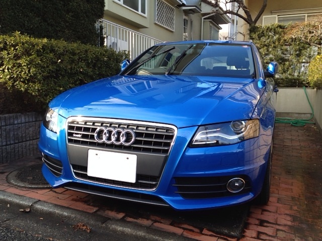 ガラスコーティングのハイブリッドナノガラスのゼウスを施工したAudi A4 Avant S-line