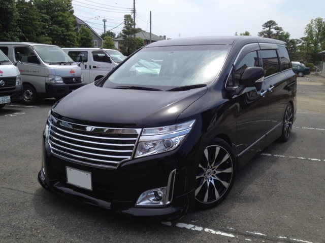 ガラス系コーティング全般に対応したメンテナンス剤コーティングコンディショナーを施工した日産　エルグランド