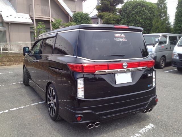 ガラス系コーティング全般に対応したメンテナンス剤コーティングコンディショナーを施工した日産　エルグランド