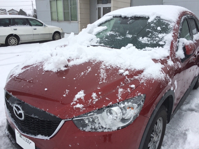 フロントガラス撥水コーティングの施工で突然の雪・雨でも安心運転