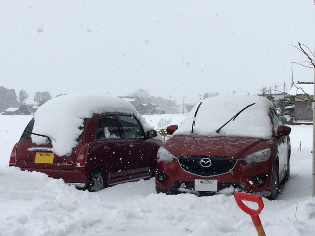 フロントガラス撥水コーティングの施工で突然の雪・雨でも安心運転